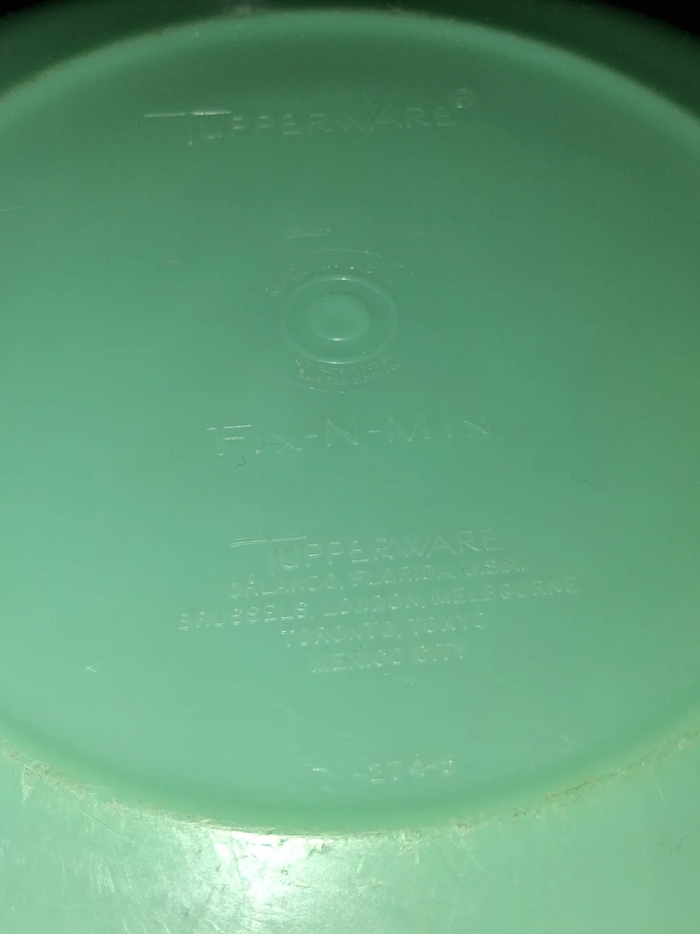 Tupperware Mint Green Fix & Mix Mixing Bowl With Lid